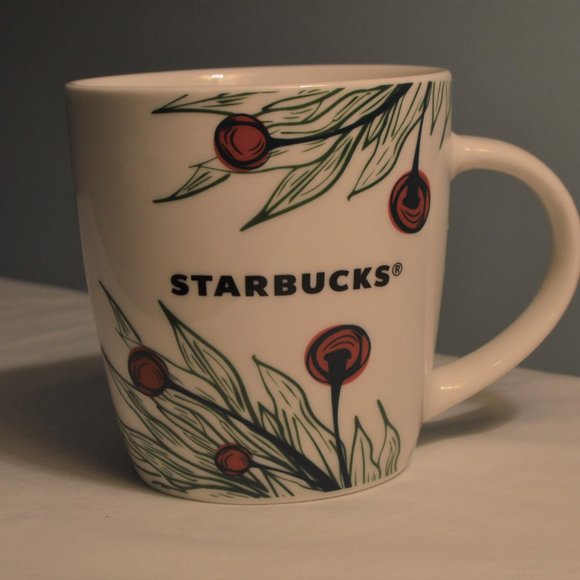 2020 Starbucks holiday 12oz mug with berries like new - Picture 1 of 7